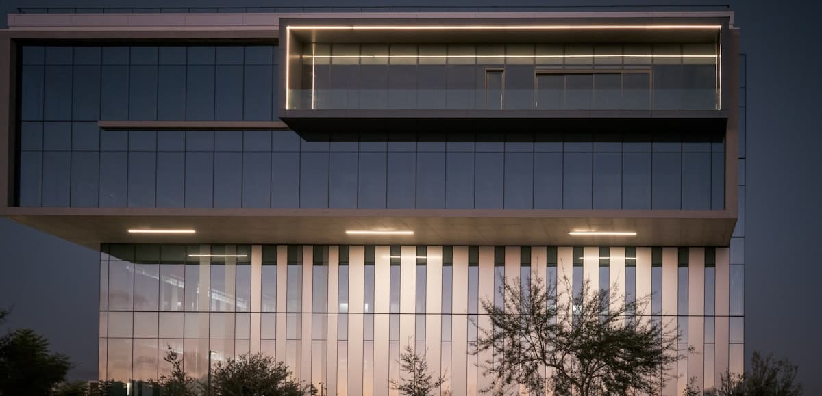 Edificio moderno usato come immagine di copertina per un articolo sulla homepage